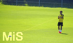 04.08.2016,  Fussball 1.Liga 2016/2017, Borussia Dortmund Trainingslager in Bad Ragaz, Schweiz. Training im Stadion von Bad Ragaz. Shinji Kagawa (Dortmund) zieht ein Gewicht hinterher.