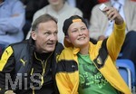 05.08.2016,  Fussball 1.Liga 2016/2017, Testspiel, Borussia Dortmund - AFC Sunderland, in der Cashpoint-Arena Altach (sterreich). Selfies mit Geschftsfhrer Hans-Joachim Watzke (Dortmund) sind sehr begehrt.