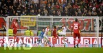 18.09.2016, Fussball 1.Bundesliga 2016/2017, 3.Spieltag, FC Augsburg - 1.FSV Mainz 05, in der WWK-Arena Augsburg. Yunus Malli (li, FSV Mainz 05) Tor zum 2:1 per Kopfball.