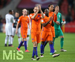 10.10.2016, Fussball WM-Qualifikation Europa, 3. Spieltag Gruppe A, Niederlande - Frankreich, in der Amsterdam-Arena Amsterdam (Niederlande). enttuscht bedanken sich die hollndischen Spieler bei Ihren Fans, vorn Daley Blind (Niederlande) 