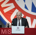 25.11.2016, Fussball Bundesliga 2016/2017,  FC Bayern Mnchen, Jahreshauptversammlung im AUDI-Dome Mnchen. Prsident Uli Hoeness (re, FC Bayern) an seinem Platz als Prsident.