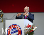 25.11.2016, Fussball Bundesliga 2016/2017,  FC Bayern Mnchen, Jahreshauptversammlung im AUDI-Dome Mnchen. Vizeprsident Walter Mennekes (FC Bayern) hlt seine Antrittsrede.