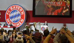 25.11.2016, Fussball Bundesliga 2016/2017,  FC Bayern Mnchen, Jahreshauptversammlung im AUDI-Dome Mnchen. Prsident Uli Hoeness (FC Bayern) hlt seine Antrittsrede als Prsident.  Auf dem Monitor ein Fan mit Schal: DANKE ULI.