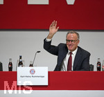 25.11.2016, Fussball Bundesliga 2016/2017,  FC Bayern Mnchen, Jahreshauptversammlung im AUDI-Dome Mnchen. Vorstandsvorsitzender Karl-Heinz Rummenigge (FC Bayern Mnchen) winkt.