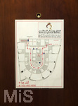 11.01.2017,  Qatar Royal Hotel, Doha (Katar),  Fluchtwegplan auf der Zimmertre.