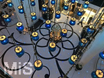 11.01.2017,  W-Hotel, Doha (Katar),  Designer-Lampen in der Lobby.