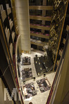 09.01.2017,  Doha (Katar).  AlRayyan Hotel Doha, Curio Collection by Hilton, in der Mall of Qatar, Al Rayyan, Doha. 5 Sterne Hotel. Die Lobby mit Blick nach unten.