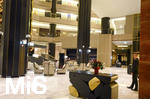 09.01.2017,  Doha (Katar).  AlRayyan Hotel Doha, Curio Collection by Hilton, in der Mall of Qatar, Al Rayyan, Doha. 5 Sterne Hotel. Die Lobby mit goldfarbenen Verzierungen an den Wnden. 