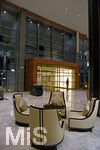 09.01.2017,  Doha (Katar).  AlRayyan Hotel Doha, Curio Collection by Hilton, in der Mall of Qatar, Al Rayyan, Doha. 5 Sterne Hotel. Der Eingangsbereich mit goldfarbenen Verzierungen an den Wnden. 