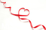 11.02.2017, am 14. Februar ist Valentinstag. Rotes Band mit Herz symbolisiert die Verliebtheit.
 
