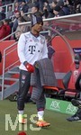 11.02.2017,  Fussball 1.Liga 2016/2017, 20.Spieltag, FC Ingolstadt 04 - FC Bayern Mnchen, im AUDI-Sportpark Ingolstadt. Douglas Costa (FC Bayern Mnchen) kommt zur Bank.