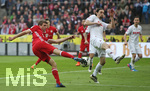04.03.2017, Fussball 1.Bundesliga 2016/2017, 23.Spieltag, 1. FC Kln - FC Bayern Mnchen, im RheinEnergieStadion Kln. v.l. Thomas Mller (Bayern Mnchen) gegen Neven Subotic (Kln) 