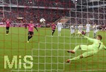 18.03.2017, Fussball 1.Bundesliga 2016/2017, 25.Spieltag, 1.FC Kln - Hertha BSC Berlin, im Rhein-Energie Stadion Kln. Vedad Ibisevic (li, Hertha BSC Berlin) erzielt das Elfmetertor gegen Torwart Timo Horn (re, Kln).
