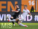15.04.2017, Fussball 1.Bundesliga 2016/2017, 29.Spieltag, FC Augsburg - 1.FC Kln, in der WWK-Arena Augsburg, v.li: Simon Zoller (Kln) gegen Philipp Max (FC Augsburg).