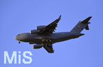 21.04.2017, Luftfahrt, ein Militr-Transportflugzeug der US-Air-Force im Anflug auf die Airbase Ramstein in der Pfalz. Eine Boeing C-17 Globemaster 