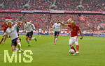 22.04.2017, Fussball 1.Bundesliga 2016/2017, 30.Spieltag, FC Bayern Mnchen - 1.FSV Mainz 05, in der Allianz-Arena Mnchen. Torschuss zum 1:1 Ausgleich von Arjen Robben (re, FC Bayern Mnchen).
