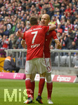 22.04.2017, Fussball 1.Bundesliga 2016/2017, 30.Spieltag, FC Bayern Mnchen - 1.FSV Mainz 05, in der Allianz-Arena Mnchen. Torjubel Franck Ribery (FC Bayern Mnchen) mit Arjen Robben (FC Bayern Mnchen).