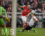 22.04.2017, Fussball 1.Bundesliga 2016/2017, 30.Spieltag, FC Bayern Mnchen - 1.FSV Mainz 05, in der Allianz-Arena Mnchen. v.li: Arjen Robben (FC Bayern Mnchen) gegen Leon Balogun (FSV Mainz 05).