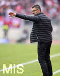 29.04.2017, Fussball 2.Bundesliga 2016/2017, 31.Spieltag, 1.FC Nrnberg - VfB Stuttgart, im Stadion Nrnberg. Trainer Michael Kllner (1. FC Nrnberg) gibt Anweisungen.