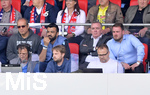 21.05.2017, Fussball 2.Bundesliga 2016/2017, 34.Spieltag, 1.FC Heidenheim - TSV 1860 Mnchen in der Voith-Arena Heidenheim, Geschftsfhrer Ian Ayre (2.v.re, TSV 1860 Mnchen), Anthony Power (li), Ismaik Bruder (2.v.li).