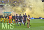 27.05.2017, Fussball DFB-Pokal 2016/17, Finale im Olympiastadion in Berlin, Eintracht Frankfurt - Borussia Dortmund, Katharina Witt (Deutschland) bringt den Pokal ins Stadion.