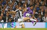 03.06.2017,  Fussball UEFA Champions-League Finale 2017, Juventus Turin - Real Madrid, im National Stadium of Wales in Cardiff. v.l. Andrea Barzagli (Juventus Turin) gegen Marcelo (Real Madrid) 