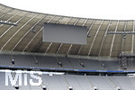 12.07.2017, Fussball 1.Bundesliga 2017/2018,  Die Allianz Arena Mnchen bekommt zwei neue und grere Anzeigetafeln, mit 200 Quadratmeter Gre doppelt so gro wie die alten (Europarekord). Hier hngt die Neue bereits unter dem Dach in der Nordkurve.