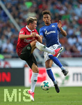 27.08.2017, Fussball 1. Bundesliga 2017/2018, 2. Spieltag, Hannover 96 - FC Schalke 04, in der HDI-Arena Hannover. v.l. Felix Klaus (Hannover) gegen Thilo Kehrer (Schalke) 