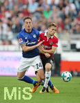 27.08.2017, Fussball 1. Bundesliga 2017/2018, 2. Spieltag, Hannover 96 - FC Schalke 04, in der HDI-Arena Hannover. v.l. Bastian Oczipka (Schalke) gegen Sebastian Maier (Hannover) 