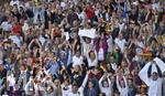 04.09.2017, Fussball WM-Qualifikation, 8.Spieltag, Deutschland - Norwegen, in Stuttgart, Mercedes-Benz-Arena. mit LaOla feiern die deutschen Fans.