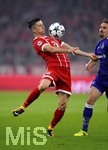 12.09.2017,  Fussball Championsleague 2017/2018, FC Bayern Mnchen - RSC Anderlecht, in der Allianz-Arena Mnchen. li: Robert Lewandowski (FC Bayern Mnchen) nimmt den Ball an.