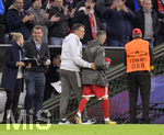12.09.2017,  Fussball Championsleague 2017/2018, FC Bayern Mnchen - RSC Anderlecht, in der Allianz-Arena Mnchen. Nach dem Schlusspfiff redet Co-Trainer Willy Sagnol (li, FC Bayern Mnchen) beruhigend auf Franck Ribery (FC Bayern Mnchen) ein.