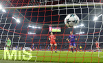 12.09.2017,  Fussball Championsleague 2017/2018, FC Bayern Mnchen - RSC Anderlecht, in der Allianz-Arena Mnchen. Der Ball zappelt im Netz.