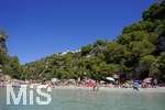 06.09.2017, Spanien, Insel Mallorca, die kleine Badebucht Cala Pi ist voll belegt mit Urlaubern. 
