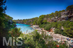 06.09.2017, Spanien, Insel Mallorca, die kleine Badebucht Cala Pi ist voll belegt mit Urlaubern.  
