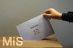 14.09.2017,  Bundestagswahl 2017,  Briefwahl, Symbolbild Wahlen. (Studioszene gestellt)