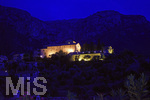 06.09.2017, Spanien, Insel Mallorca, Das kleine rtchen Valldemossa in der Serra de Tramuntana, Das Kloster ist im Abendlicht beleuchtet.