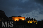 06.09.2017, Spanien, Insel Mallorca, Das kleine rtchen Valldemossa in der Serra de Tramuntana, Das Kloster ist im Abendlicht beleuchtet.