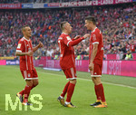 16.09.2017,  Fussball 1.Liga 2017/2018, 4.Spieltag, FC Bayern Mnchen - 1.FSV Mainz 05, in der Allianz-Arena Mnchen. Robert Lewandowski (re, FC Bayern Mnchen) Torjubel mit Franck Ribery (FC Bayern Mnchen) und Rafinha (FC Bayern Mnchen).
