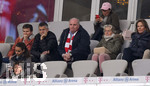 16.09.2017,  Fussball 1.Liga 2017/2018, 4.Spieltag, FC Bayern Mnchen - 1.FSV Mainz 05, in der Allianz-Arena Mnchen. v.li: Ex-Adidas-Manager Herbert Hainer, Prsident Uli Hoeness (FC Bayern), Ehefrau Susi Hoeness. 