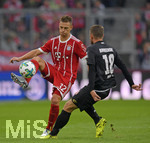 16.09.2017,  Fussball 1.Liga 2017/2018, 4.Spieltag, FC Bayern Mnchen - 1.FSV Mainz 05, in der Allianz-Arena Mnchen. v.li: Joshua Kimmich (FC Bayern Mnchen) gegen Daniel Brosinski (FSV Mainz 05).