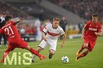 13.10.2017,  Fussball 1.Liga 2017/2018, 8.Spieltag, VfB Stuttgart - 1.FC Kln, in der Mercedes-Benz-Arena Stuttgart. mitte: Santiago Ascacibar (Stuttgart) gegen Leonardo Bittencourt (Kln).