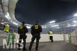 13.10.2017,  Fussball 1.Liga 2017/2018, 8.Spieltag, VfB Stuttgart - 1.FC Kln, in der Mercedes-Benz-Arena Stuttgart. Sicherheitspersonal und Polizei sichern das Spiel ab.