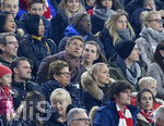 28.10.2017,  Fussball 1.Liga 2017/2018, 10.Spieltag, FC Bayern Mnchen - RB Leipzig, in der Allianz Arena Mnchen. Thomas Mller (FC Bayern Mnchen) mit seiner Frau Lisa.