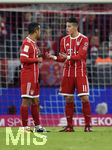 28.10.2017,  Fussball 1.Liga 2017/2018, 10.Spieltag, FC Bayern Mnchen - RB Leipzig, in der Allianz Arena Mnchen. v.l. Thiago (FC Bayern Mnchen) und James Rodriguez (FC Bayern Mnchen) diskutieren.