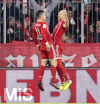 28.10.2017,  Fussball 1.Liga 2017/2018, 10.Spieltag, FC Bayern Mnchen - RB Leipzig, in der Allianz Arena Mnchen.   Torjubel James Rodriguez (li, FC Bayern Mnchen) mit Arjen Robben (re, FC Bayern Mnchen).