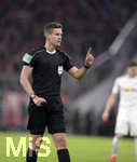 28.10.2017,  Fussball 1.Liga 2017/2018, 10.Spieltag, FC Bayern Mnchen - RB Leipzig, in der Allianz Arena Mnchen. Schiedsrichter Daniel Siebert gibt Anweisungen.