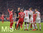 28.10.2017,  Fussball 1.Liga 2017/2018, 10.Spieltag, FC Bayern Mnchen - RB Leipzig, in der Allianz Arena Mnchen. Schiedsrichter Daniel Siebert (mitte).