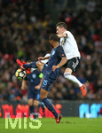 10.11.2017, Fussball Lnderspiel, England - Deutschland, in Wembley National Stadium London. v.l. Joe Gomez (England) gegen Julian Draxler (Deutschland) 
