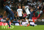10.11.2017, Fussball Lnderspiel, England - Deutschland, in Wembley National Stadium London. v.l. Mesut zil (Deutschland) gegen Jamie Vardy (England) 